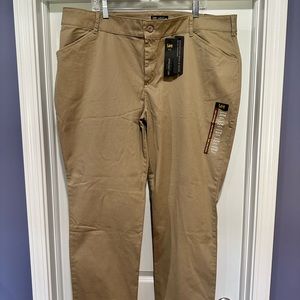 Lee Straight Leg Khaki Pants Sz 22W petite